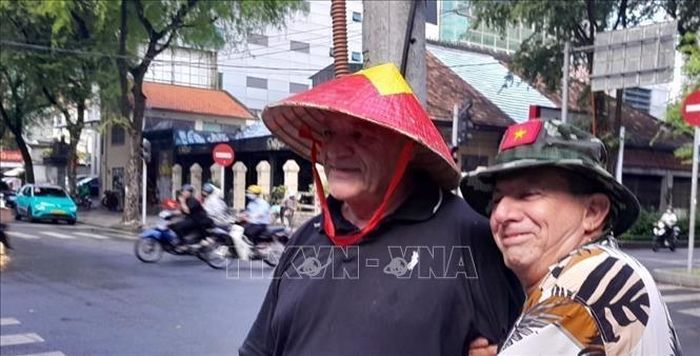 Ông Jorge hiện thực hoá giấc mơ kéo dài hàng chục thập kỷ vào năm 2025, tận mắt chứng kiến lễ kỷ niệm 50 năm Ngày Giải phóng miền Nam, thống nhất đất nước tại TP Hồ Chí Minh. Ảnh: Nhân vật cung cấp
