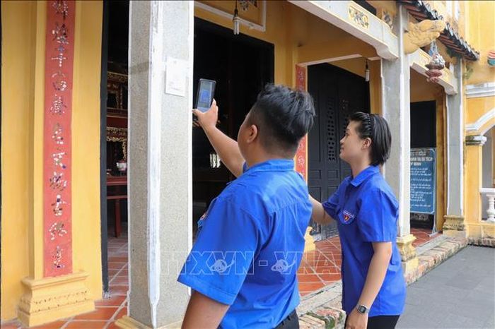 Đoàn phường đã xây dựng mã QR để người dân, du khách dễ dàng tra cứu thông tin về di tích đình Hiệp Ninh.