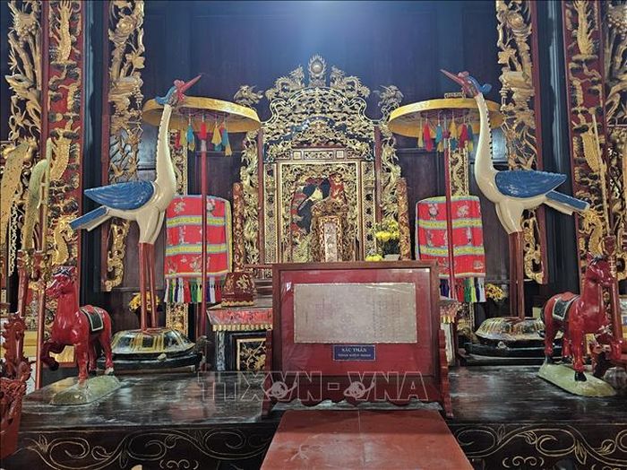Sắc phong do vua Khải Định năm thứ II ban tặng ngày 18/03/1917 âm lịch.