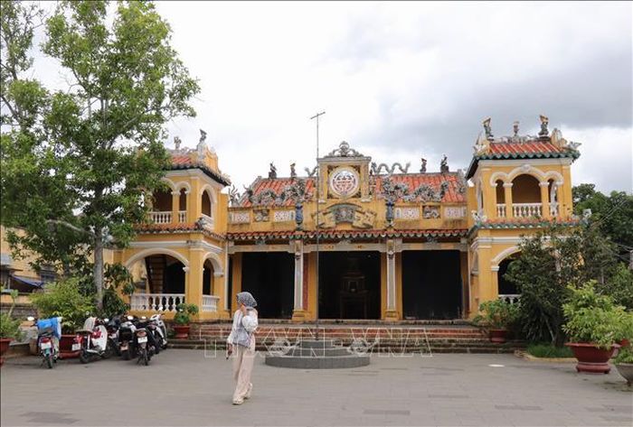 Đình Hiệp Ninh với lịch sử hình thành hơn một thế kỷ, nơi du khách muốn tìm về khi tìm hiểu về vùng đất Tân Ninh.