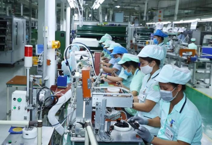Sản xuất các loại loa và tai nghe điện thoại di động tại nhà máy của Công ty TNHH Điện tử Foster (doanh nghiệp 100% vốn đầu tư của Nhật Bản) tại Khu Công nghiệp Đô thị và Dịch vụ VSIP Bắc Ninh. Ảnh minh họa: Thống Nhất/TTXVN