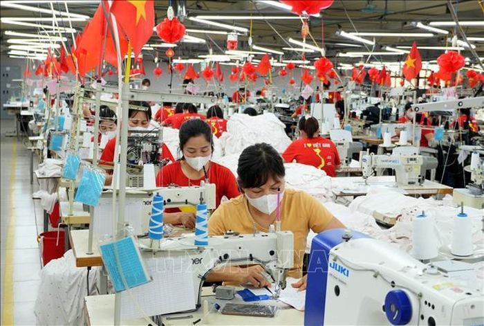 Dây chuyền may mặc xuất khẩu tại Bắc Ninh. Ảnh: Đồng Thúy/TTXVN