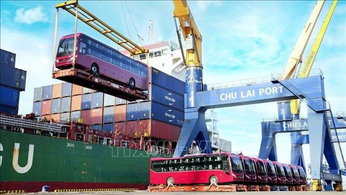 Bến cảng 5 vạn tấn tại Cảng quốc tế Chu Lai đóng vai trò là cửa ngõ quan trọng, cung cấp đa dạng dịch vụ cho cả khu vực. Ảnh: Đoàn Hữu Trung/TTXVN