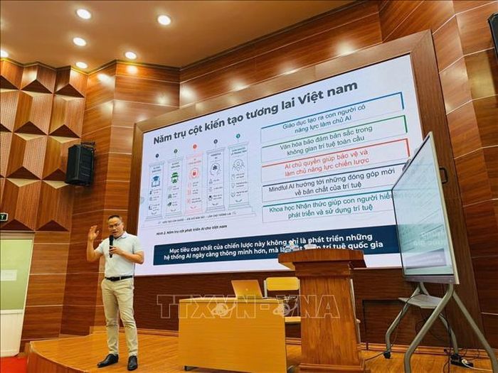 Giáo sư, Tiến sĩ Khoa học Nguyễn Văn Tâm, Chủ nhiệm Khoa Khoa học máy tính, Dữ liệu và Trí tuệ nhân tạo, Học viện Bách khoa Paris. Ảnh: TTXVN phát