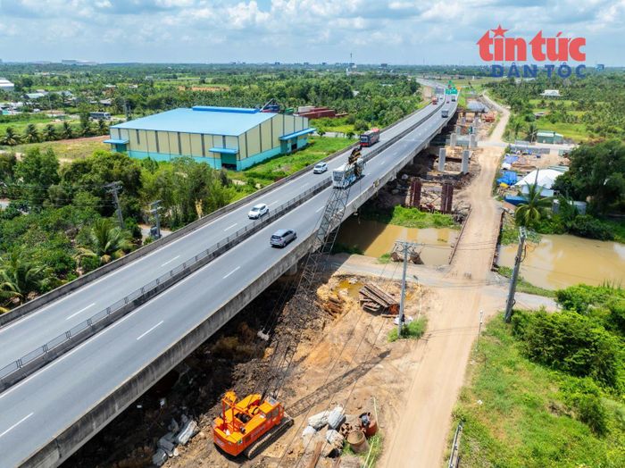 Việc tăng tốc thi công luôn gắn với yêu cầu bảo đảm an toàn lao động, chất lượng và tiến độ công trình.