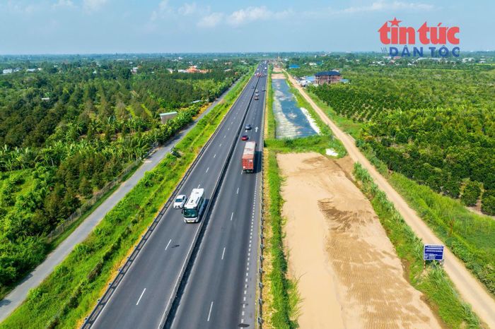 Hơn 1.000 cán bộ, kỹ sư và công nhân được huy động thi công dự án mở rộng cao tốc TP Hồ Chí Minh - Trung Lương - Mỹ Thuận.