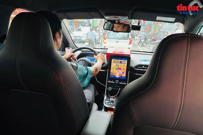 Chia sẻ với phóng viên báo Tin tức và Dân tộc, lái xe N.Q.H cho rằng: "Với người lái, nỗi sợ bị phạt không phải là cách tốt nhất để hình thành một hành vi an toàn. Cần thiết hơn là một cách ước lượng khoảng cách có thể thực hành ngay khi cầm lái, chẳng hạn đếm giây thay vì cố ghi nhớ một con số mét cứng nhắc.