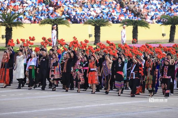 Lòng yêu nước và ý thức độc lập, tự chủ là giá trị xuyên suốt lịch sử dân tộc (Ảnh: Hữu Thắng).
