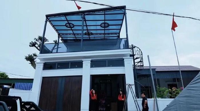 Bên ngoài căn nhà mới của gia đình Đình Bắc tại Nghệ An. Ảnh: Nhà hàng Yên Doan.