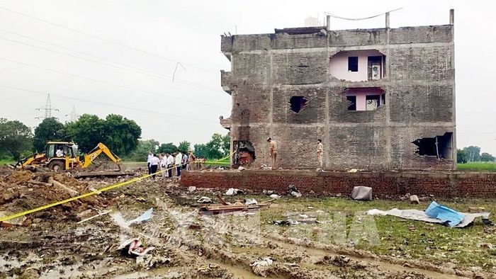 Hiện trường vụ nổ tại nhà máy sản xuất pháo hoa ở huyện Kaushambi, bang Uttar Pradesh, Ấn Độ ngày 31/8/2026. Ảnh: ANI/TTXVN