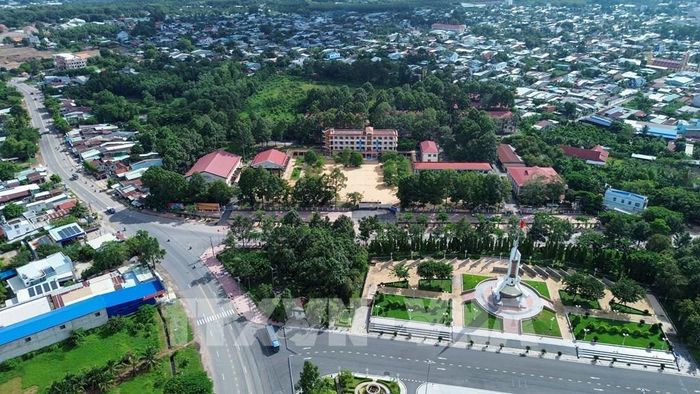 Không gian đô thị phường Bình Minh, tỉnh Tây Ninh từng bước khởi sắc, gắn với yêu cầu xây dựng địa bàn an toàn, văn minh, thân thiện. Ảnh: Giang Phương - TTXVN
