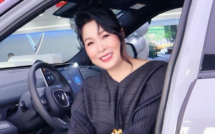 Sau những thăng trầm, NSND Hồng Vân vẫn đang trên con đường đi tìm hạnh phúc cho riêng mình.