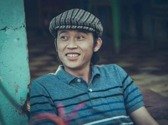Ở tuổi U60, Hoài Linh lựa chọn trở lại với những sân khấu gần gũi và giữ niềm vui được đứng trước khán giả. Ảnh: FBNV.