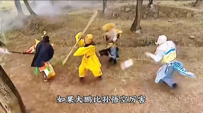 Ngộ Không một mình giao đấu với ba yêu quái ở Sư Đà Lĩnh.