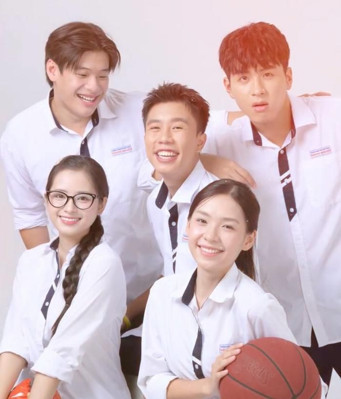 Dàn diễn viên trẻ trong Mùa Hè Năm Ấy.