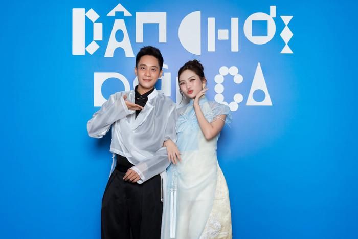 Phương Mỹ Chi thân thiết bên Bảo Định.