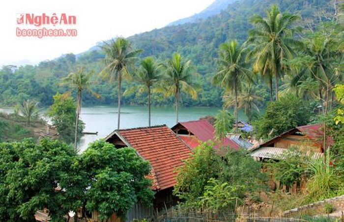 Bản làng nằm giữa thiên nhiên ở xứ Nghệ. Ảnh: báo Nghệ An.