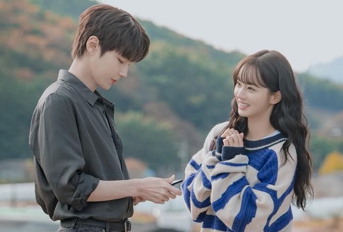 Hwang In Youp và Hyeri đóng chính Dream to You, bộ phim hài lãng mạn xoay quanh cuộc hội ngộ của hai người từng có những ước mơ riêng. Ảnh: NSX