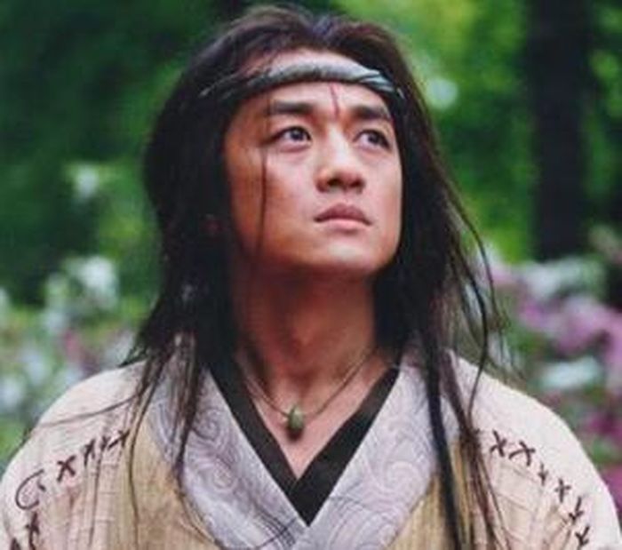 Lệnh Hồ Xung - cao thủ đối đầu Đông Phương Bất Bại trong trận chiến tại Hắc Mộc Nhai.