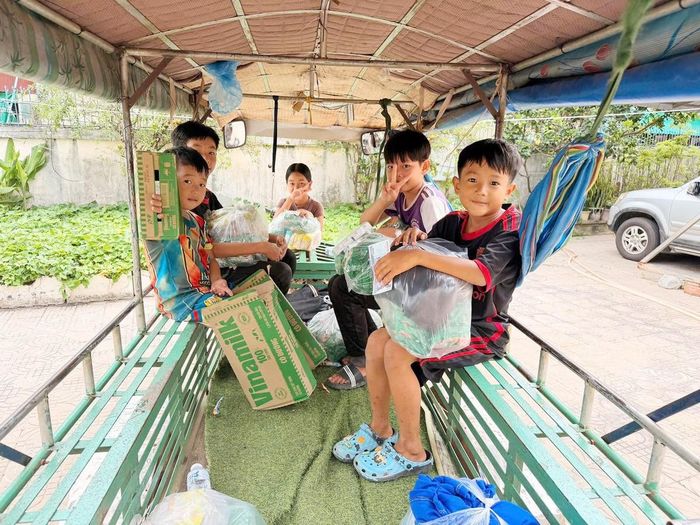 Nhiều trẻ em nghèo được nhận quà