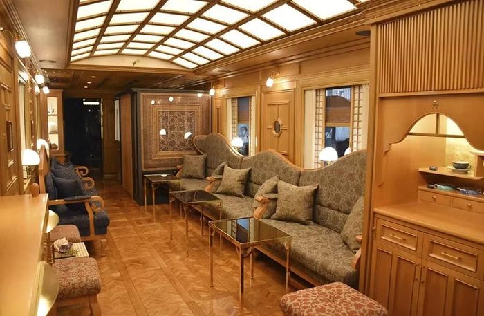 Một toa xe hạng sang trên tàu hỏa giường nằm cao cấp Seven Stars ở Kyushu