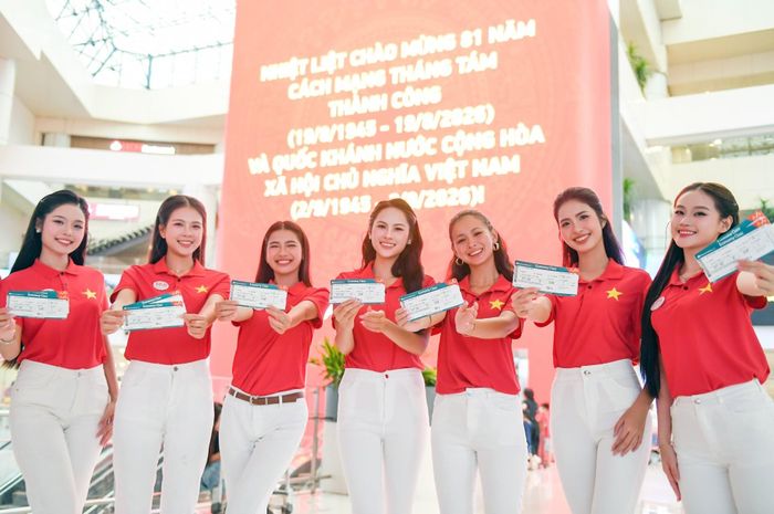 Chuyến bay VN245 bắt đầu tại sân bay Nội Bài như một chuyến bay thường lệ, đồng hành trên chuyến bay có các thí sinh Hoa hậu Việt Nam 2026. Vietnam Airlines hiện là nhà vận chuyển chính thức của Hoa hậu Việt Nam 2026.