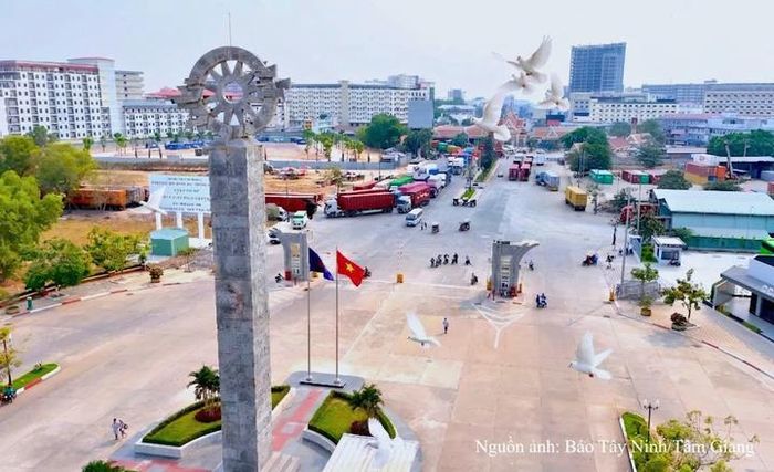Khu kinh tế cửa khẩu Mộc Bài - hạt nhân của định hướng biến Tây Ninh thành trung tâm thương mại, dịch vụ logistics và trung chuyển hàng hóa quốc tế của khu vực ASEAN đến năm 2030.