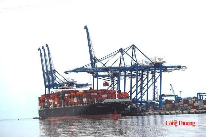 Theo báo cáo của Vụ Kế hoạch, Tài chính và Quản lý doanh nghiệp (Bộ Công Thương) 8 tháng năm 2026, kim ngạch xuất khẩu hàng hóa của Việt Nam ước đạt 374 tỷ USD, tăng 22,2% so với cùng kỳ năm 2025. 