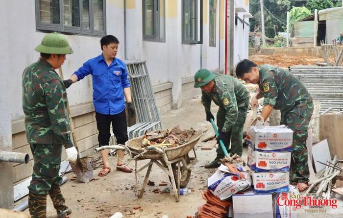Đoàn Kinh tế - Quốc phòng 717 (Binh đoàn 15) huy động khoảng 115 cán bộ, chiến sĩ và người lao động đến hỗ trợ hoàn thiện trường. 
