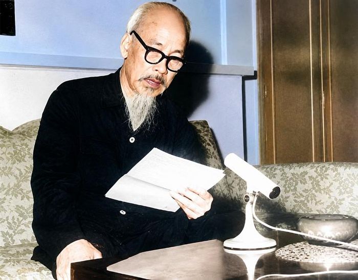Chủ tịch Hồ Chí Minh đọc Lời kêu gọi đồng bào và chiến sĩ cả nước quyết tâm đánh thắng giặc Mỹ xâm lược, ngày 17/7/1966, trong đó khẳng định chân lý “Không có gì quý hơn độc lập, tự do”. (Ảnh tư liệu)