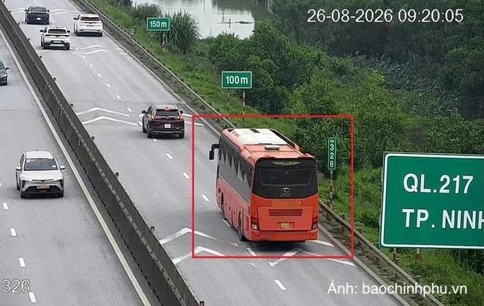 Phó Thủ tướng Thường trực Phạm Gia Túc yêu cầu rà soát, đánh giá kỹ quy định hiện hành về khoảng cách an toàn và mức phạt, điều kiện thực tiễn, các giải pháp căn cơ bảo đảm an toàn giao thông