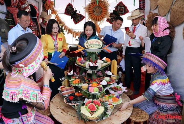 Hội thi ẩm thực truyền thống các dân tộc. 