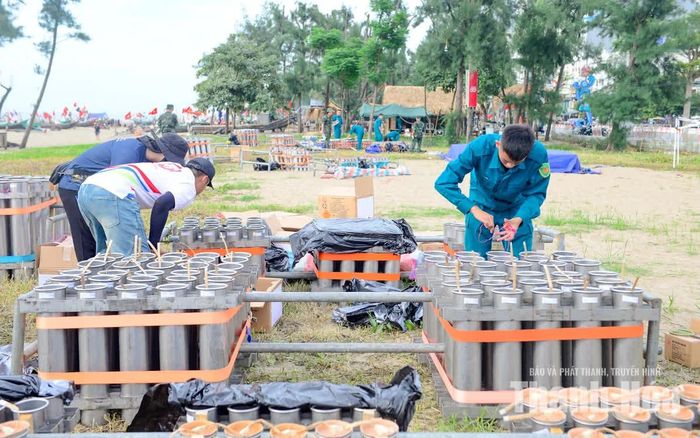 Theo kế hoạch của Ban Tổ chức, ngay sau chương trình nghệ thuật “Thanh Hóa hòa nhịp cùng non sông” là màn bắn pháo hoa tầm thấp, kéo dài 15 phút.