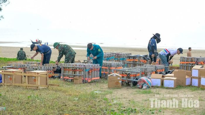 Sau chương trình nghệ thuật là màn pháo hoa dự kiến diễn ra từ 21h15 đến 21h30. Hiện trận địa pháo hoa đã được lắp đặt hoàn tất.