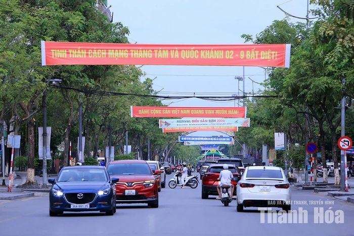 Các tuyến đường và khu vực xung quanh Quảng trường Lam Sơn cũng được kiểm tra, rà soát trước khi lượng lớn người dân tập trung về thưởng thức chương trình nghệ thuật và màn bắn pháo hoa.