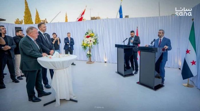 Ngoại trưởng Đan Mạch Lars Lokke Rasmussen và Ngoại trưởng Syria Asaad al-Shaibani tham dự buổi hợp báo tại thủ đô Damascus. Ảnh: SANA.