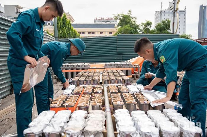 Màn trình diễn pháo sử dụng khoảng 60 thùng pháo tầm thấp với 1.500 quả, 730 quả pháo ống tầm thấp, 88 quả pháo tầm trung và 110 quả pháo tầm cao.