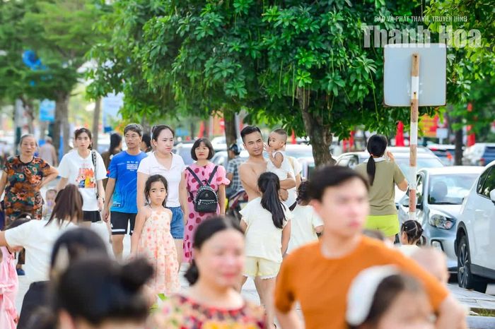 Dịp nghỉ lễ này, Sầm Sơn tổ chức nhiều hoạt động như Festival diều Sầm Sơn, hội chợ OCOP và nhiều hoạt động nghệ thuật chào mừng Quốc khánh 2/9, thu hút đông đảo du khách về vui chơi, nghỉ dưỡng.