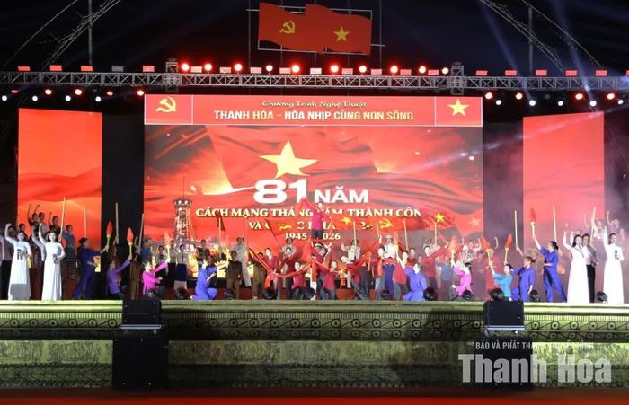 Tiết mục văn nghệ trong chương trình nghệ thuật “Thanh Hóa hòa nhịp cùng non sông” tại điểm cầu Quảng trường Lam Sơn.