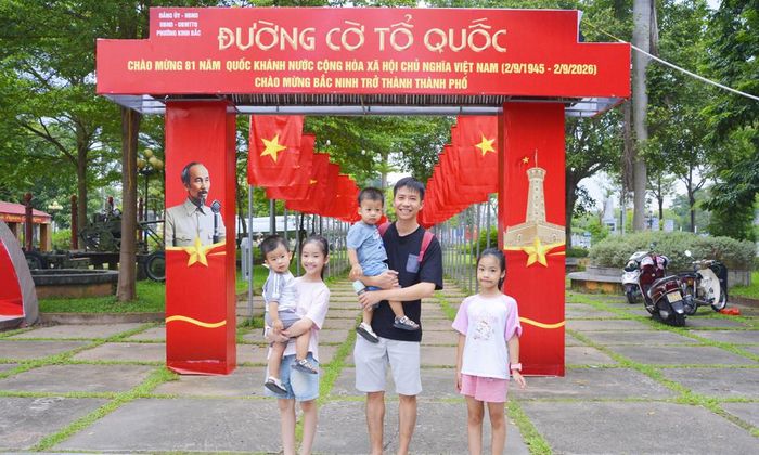  Đường Cờ Tổ quốc chào mừng Quốc khánh 2/9 và chúc mừng Bắc Ninh trở thành thành phố. 