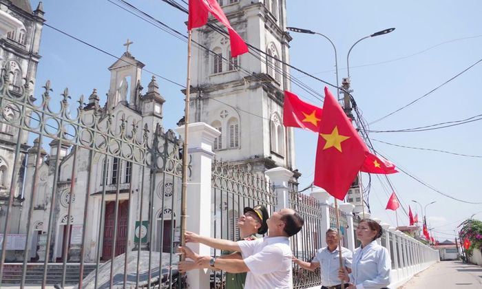  Đường cờ Tổ quốc tại Giáo xứ Thanh Giã, xã Bảo Đài. 