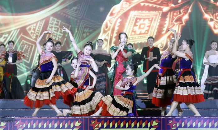 Chương trình nghệ thuật tại Đêm hội Thổ cẩm quốc tế Sơn La năm 2026.