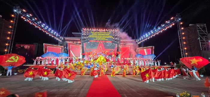  Tiết mục "Việt Nam tự hào bước tiếp tương lai". 