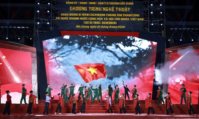  Tiết mục "Mười chín Tháng Tám" do hợp ca nam - nữ thể hiện và tốp múa phụ họa. 