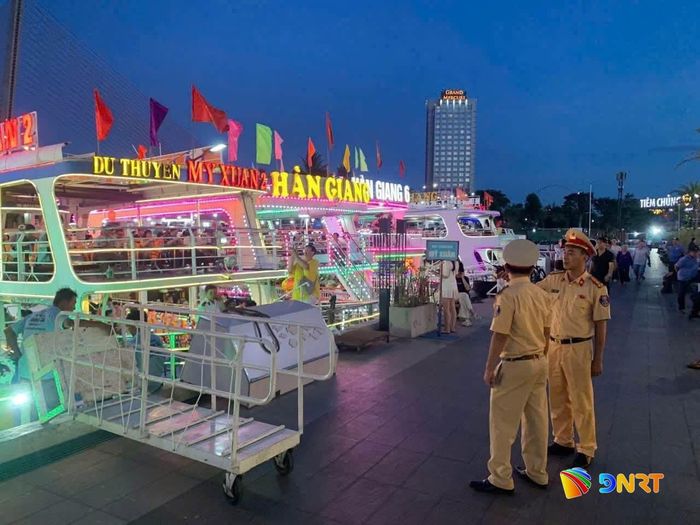 Công tác tuần tra kiểm soát được thực hiện đồng bộ các tuyến. Ảnh: T.HỒNG