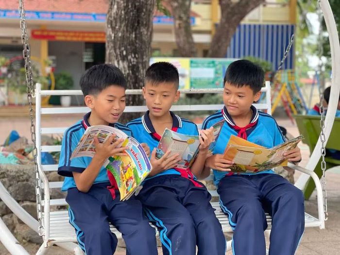 Sắp xếp mạng lưới trường lớp hướng đến nâng cao chất lượng giáo dục, lấy người học làm trung tâm. - Trong ảnh: Học sinh Trường Tiểu học số 1 Hoài Hảo (phường Hoài Nhơn Tây) năm học 2025-2026. Ảnh: H.Đ