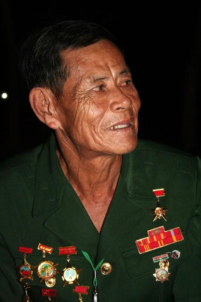  Anh hùng Bùi Ngọc Đủ trong buổi giao lưu do tỉnh Gia Lai tổ chức năm 2010 trước khi lên đường ra Thủ đô dự Đại lễ 1.000 năm Thăng Long - Hà Nội. Ảnh: P.D 