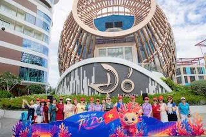Đông đảo du khách ghé tới Libera Nha Trang trong dịp lễ 2-9 để hòa mình vào không khí lễ hội nơi đây.