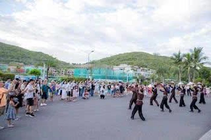 Chương trình biểu diễn nghệ thuật đường phố "Dấu xưa miền biển".
