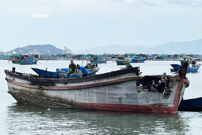 Lực lượng chức năng tiến hành điều tra nguyên nhân.